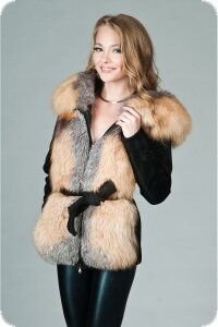 Зимняя замшевая куртка с мехом лисы